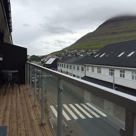 Private Spacious Home In City Center Klaksvík 外观 照片