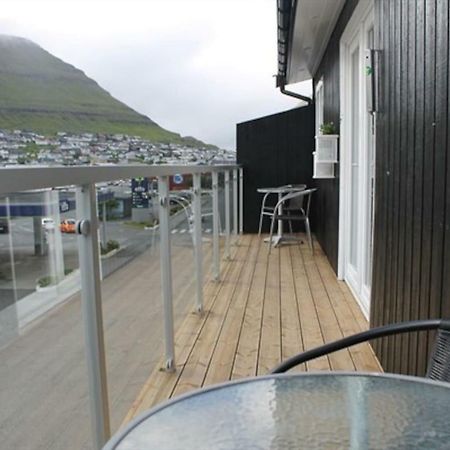 Private Spacious Home In City Center Klaksvík 外观 照片