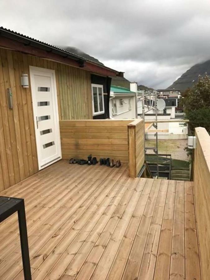 Private Spacious Home In City Center Klaksvík 外观 照片