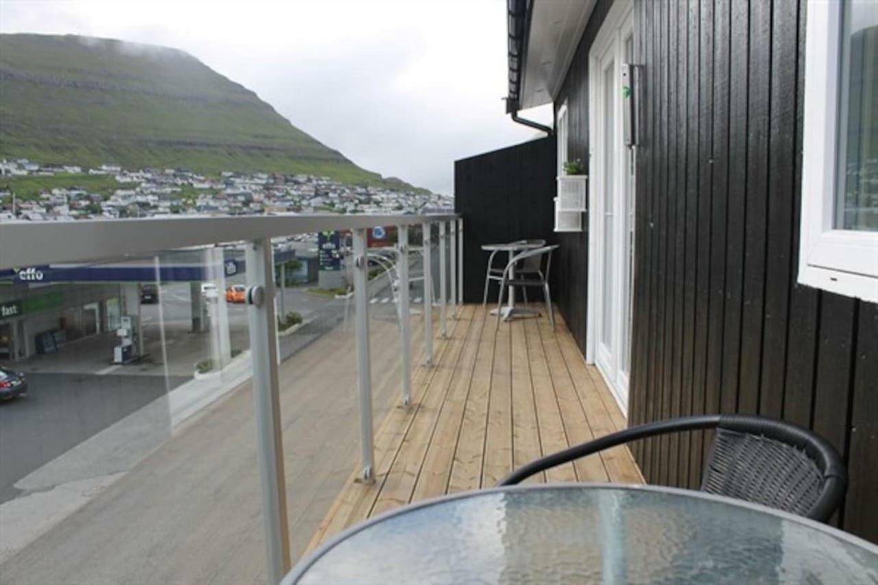Private Spacious Home In City Center Klaksvík 外观 照片