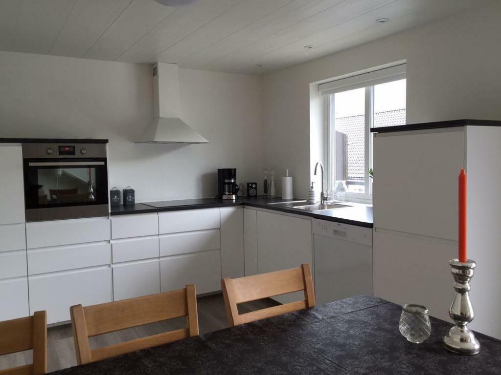 Private Spacious Home In City Center Klaksvík 外观 照片